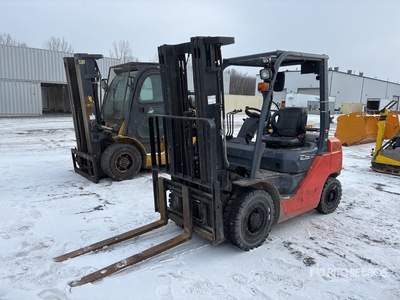 2016 Toyota 8FGU25 3750 lb Cushion Tire رافعة شوكية