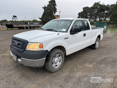 2005 Ford F-150 XL 4x2 Extended Cab Pickup