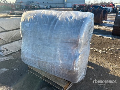 Quantity of (4) R-13 4 ft x 75 ft Fiberglass Insulation Divers - Matériaux de construction