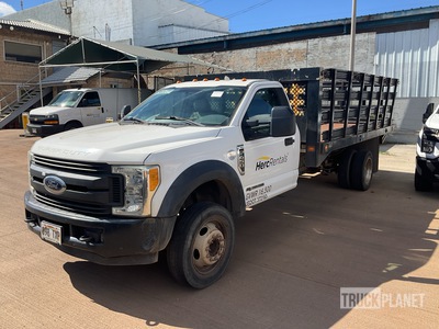 2017 Ford F-450 XL 4x2 Flatbed Truck