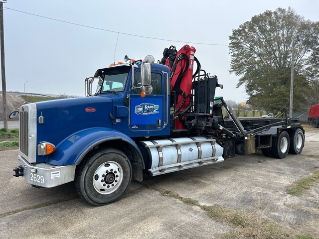 2015 Peterbilt 365 CNG 6x4 Roll-Off Truck