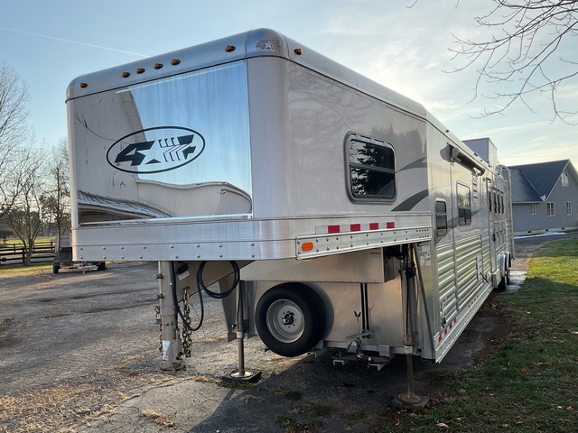 2022 4-Star T/A Gooseneck Horse Trailer