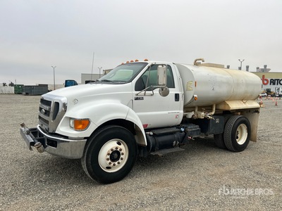 2012 Ford F-750 4x2 Ciężarówka na wodę