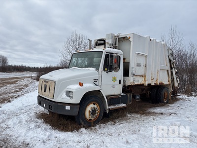 2003 Freightliner 4x2 Rear Loader Camión recolector de residuos