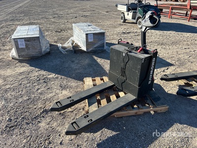 2016 Raymond 8210 4500 lb Electric Vérins de châssis