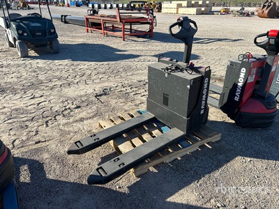 2016 Raymond 8210 1580 lb Electric Vérins de châssis