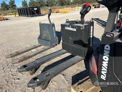 2016 Raymond 8210 4508 lb Electric Vérins de châssis