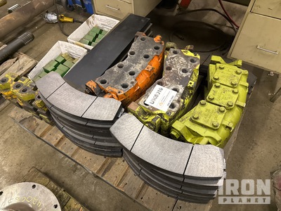 Quantity of (25) Brake Pads / Brake Calipers その他 - 機械部品