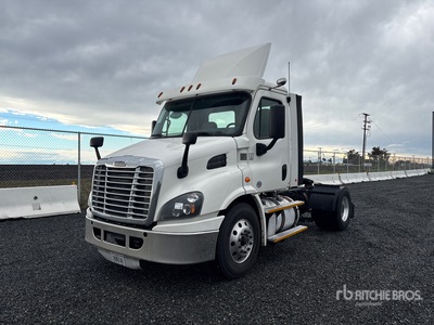 2017 Freightliner Cascadia 113 4x2 Day Cab Truck Tractor
