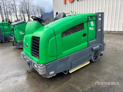Tennant M20 Ride-On جهاز تنظيف الأرضيات (Inoperable)