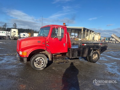 1996 International 4700 4x2 Camion à Plateau