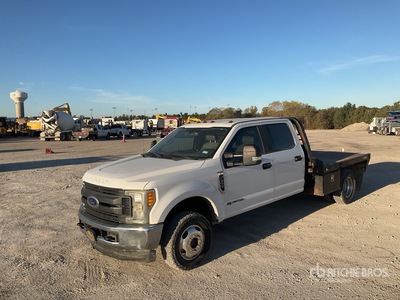 2017 Ford F-350 XL 4x4 Crew Cab Flatbed Truck