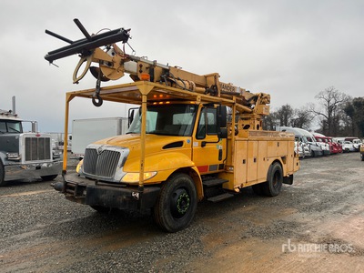 Terex 4045 on 2006 International 4300 4x2 Camion pelle