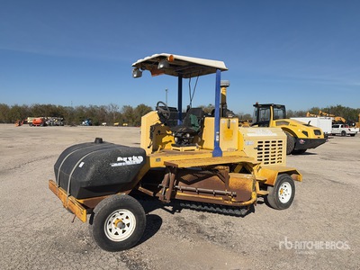 2007 Superior DT80J Self-Propelled Broom