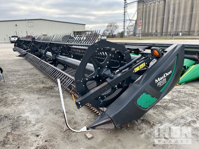 2018 MacDon FD135 35 ft Flex Draper 2018 MacDon FM100 Float Module Cabezal de cosechadora trilladora