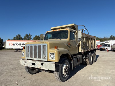 1995 International 2554 6x4 T/A Camión dumper