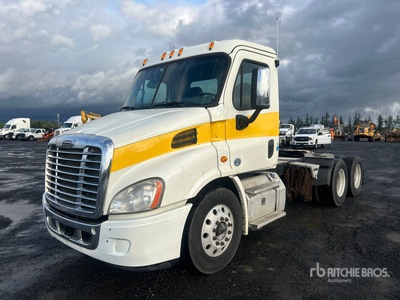 2015 Freightliner Cascadia 113 6x4 T/A Day Cab Truck Tractor