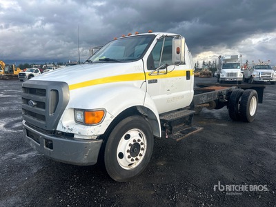 2004 Ford F-650 XL 4x2 الكابينة والهيكل