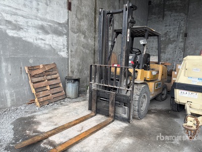 2002 Cat D45K Forklift