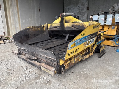 2002 Bomag 813RT Track راصف الأسفلت
