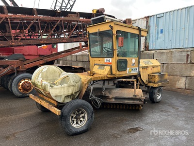 1993 Rosco RB-38 Self-Propelled Broom (Inoperable)