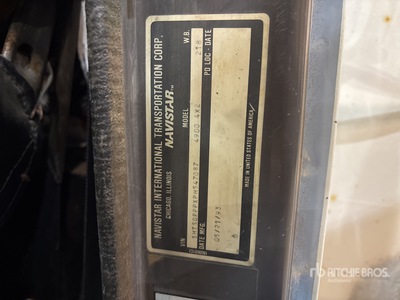 1993 International 4900 Tire Camion de service