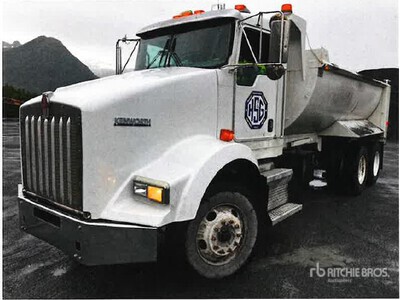 2010 Kenworth T800B 6x4 T/A Dump Truck