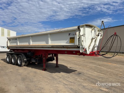 2013 Azmeb 8.7 m Tri/A Side Dump Trailer
