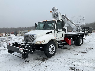 2004 International 4300 4x2 Train track application Bucket Truck