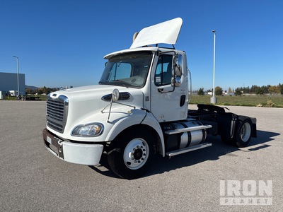 2015 Freightliner M2112 4x2 Day Cab Truck Tractor