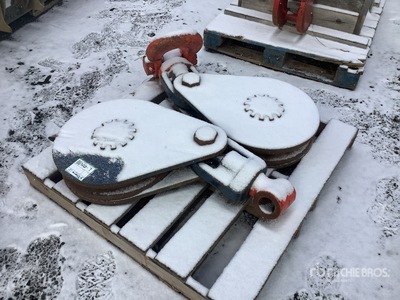 Quantity of (2) 40 in Snatch Block