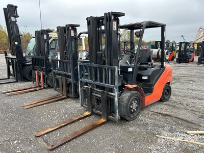 2021 Viper FY30 5000 lb Pneumatic Tire Carretilla Elevadora