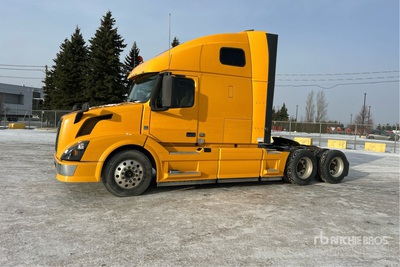 2013 Volvo VNL670 6x4 Tracteur routier couchette