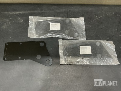 (38) Daimler Truck 01-26935-000 Mounting Brackets