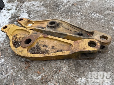 Quantity of (2) Cat 992 Suspension Components