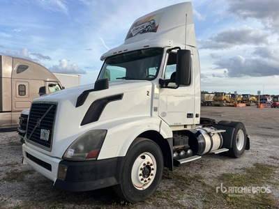 2015 Volvo VNL 4x2 Day Cab Prime Mover
