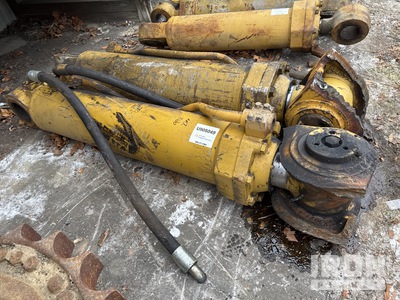 Quantity of (2) Cat 992 Lift Cilindro