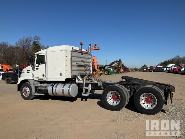 CAMIóN CAMAROTE 2016 MACK