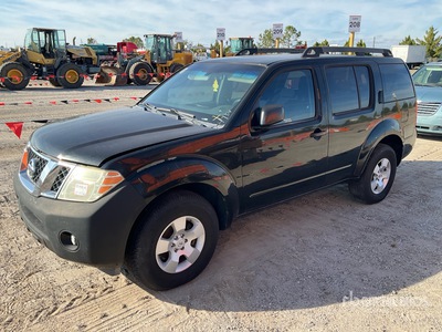 2011 Nissan Pathfinder LE 2WD SUV