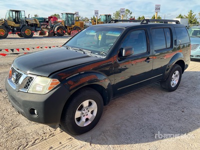 2011 Nissan Pathfinder LE 2WD SUV