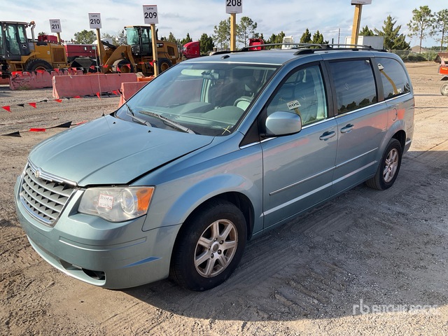 2010 Chrysler Town & Country 2010 Chrysler Town & Country Touring Minivan