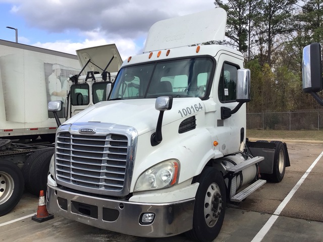 2013 Freightliner CA113 4x2 S/A Day Cab Truck Tractor (Inoperable)