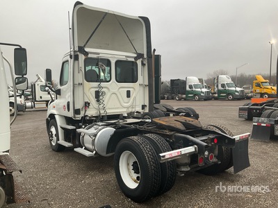 2015 Freightliner Cascadia 113 4x2 トラックトラクター（S/A）