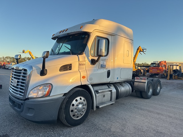 2020 Freightliner Cascadia 113 6x4 T/A Sleeper Truck Tractor