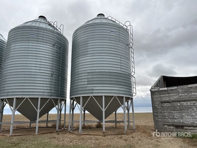 Behlen +/- 3500 bu 4 Ring Hopper Grain Bin
