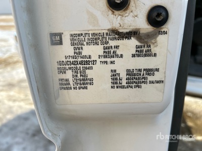 2004 GMC 3500 4x2 Flatbed Truck