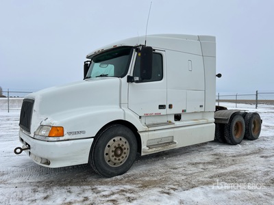 2000 Volvo VN 6x4 T/A Sleeper Truck Tractor