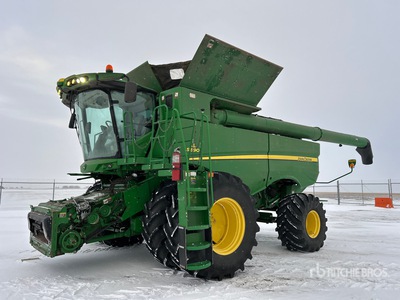 2014 John Deere S690 Combine Harvester