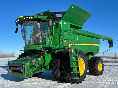 2014 John Deere S690 Combine Harvester
