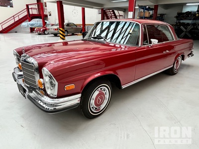 1970 Mercedes Benz 280SE Samochód (Inoperable)